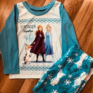 New Without Tags-Girls Frozen II pajama set size 6.